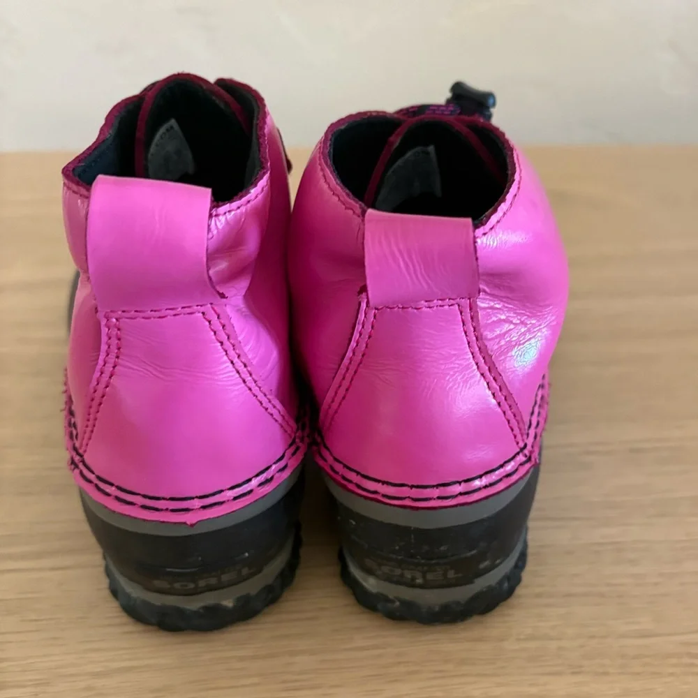 Sorel Out-N-About Hot Pink Black Duck Boots Size 5
